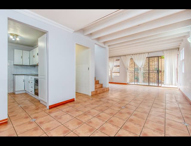 2.5 BEDROOM TOWNHOUSE TO LET IN PARKMORE
